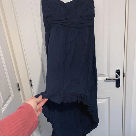 Navy blue dress size L
Short at the front long hanging at the back - Picture 2 of 5